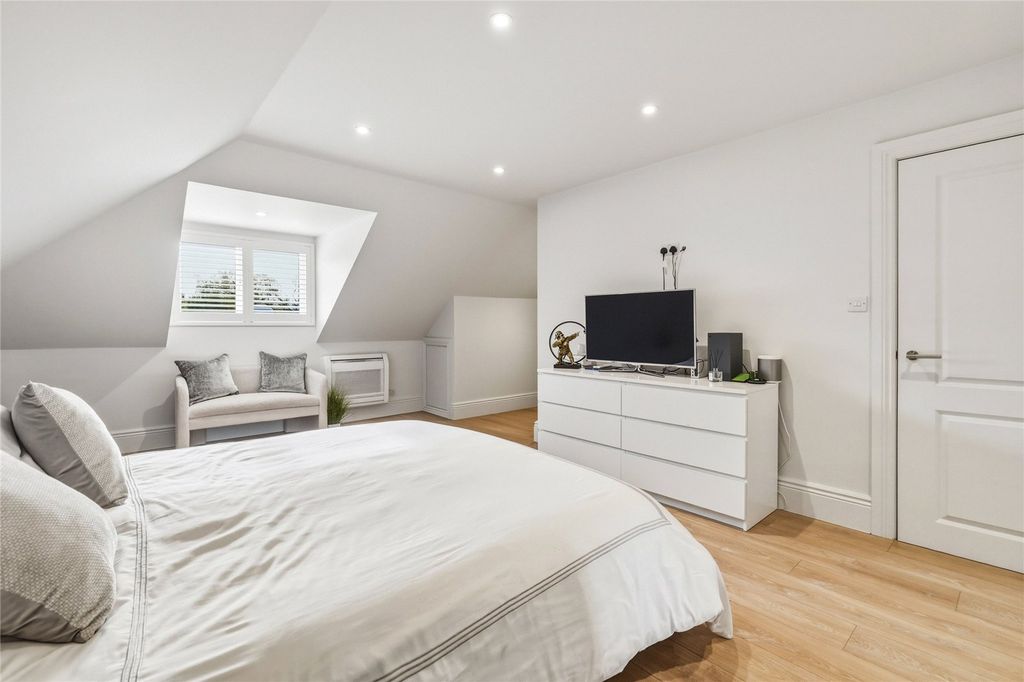 Additional image 19 of 5 bed detached house for saleThe Crescent, Loughton, Essex IG10