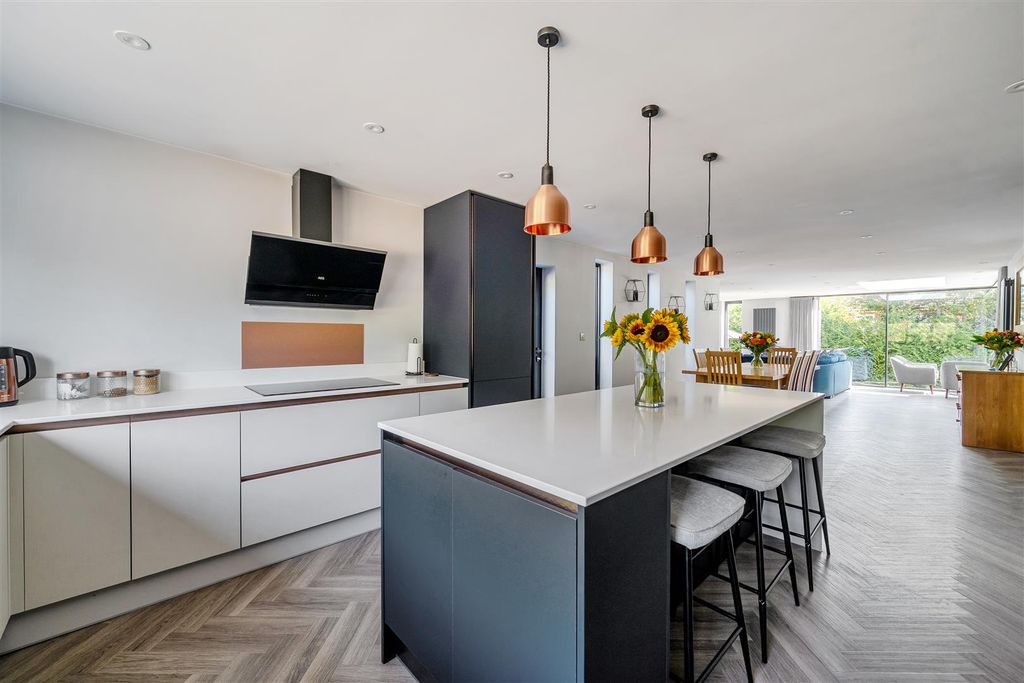 Property photo 2 of 32 1500346-21-6A70658A39c8d.Jpg