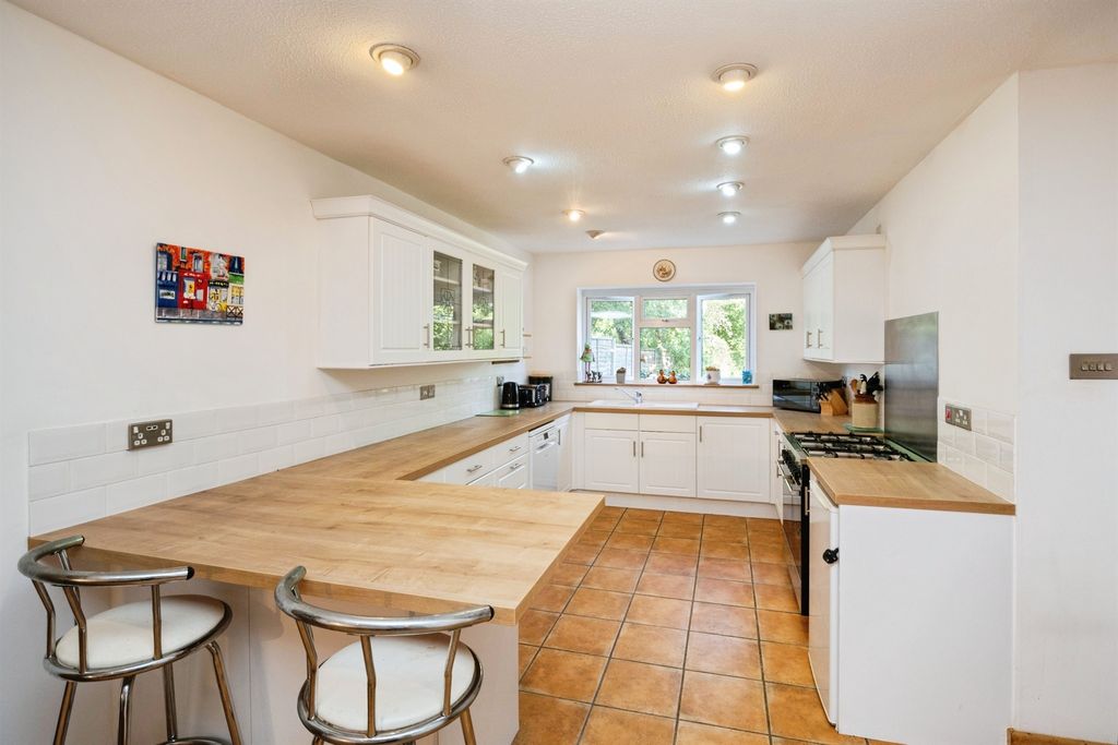 Property photo 3 of 27