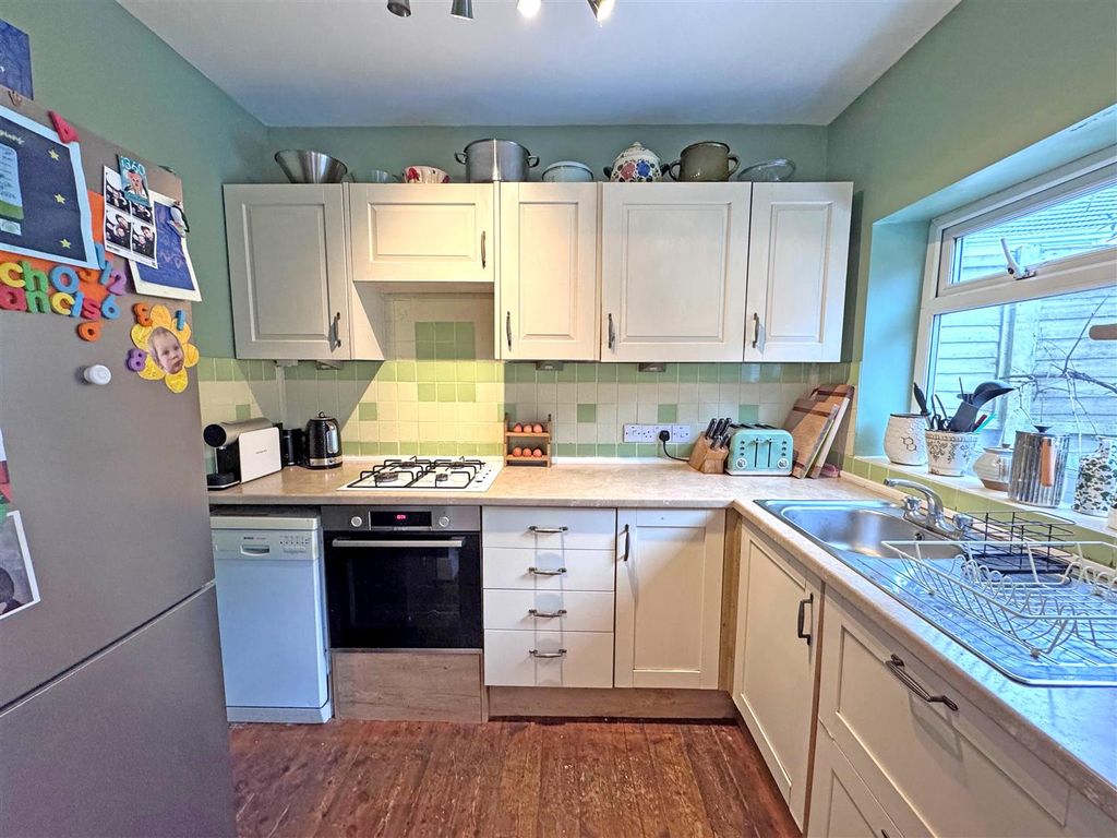 Property photo 3 of 15 9E.Jpg