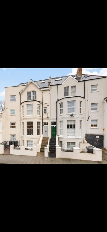 Property photo 1 of 9 Cover