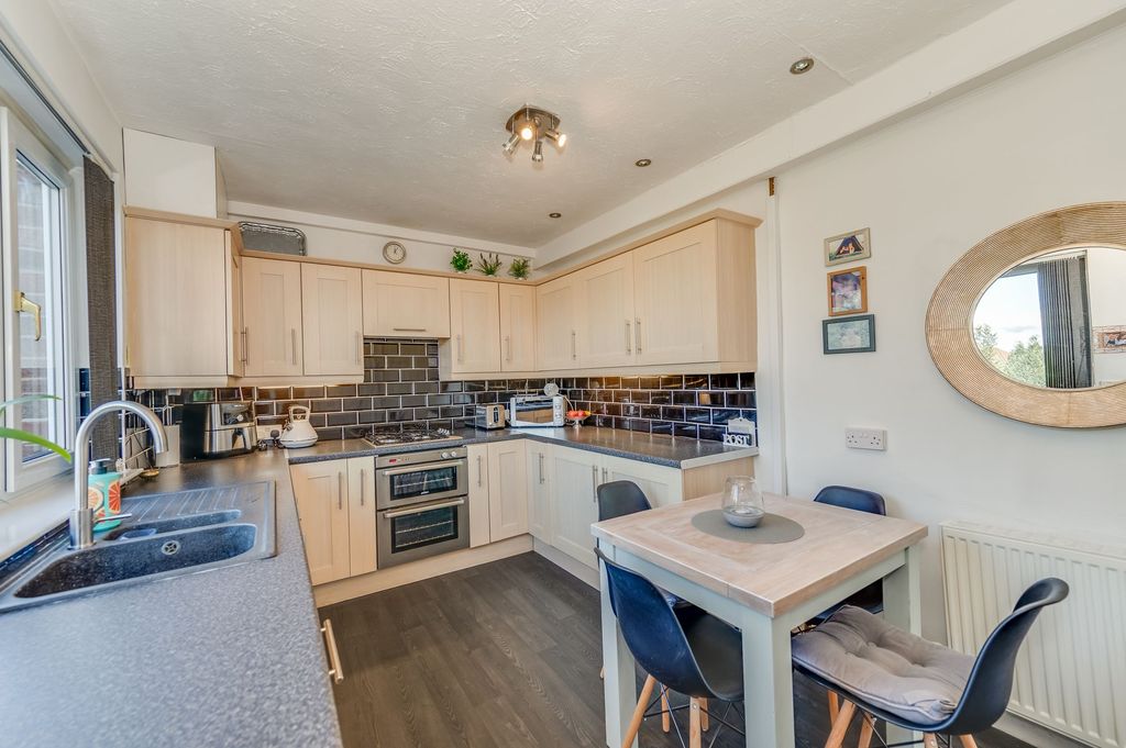 Property photo 3 of 24