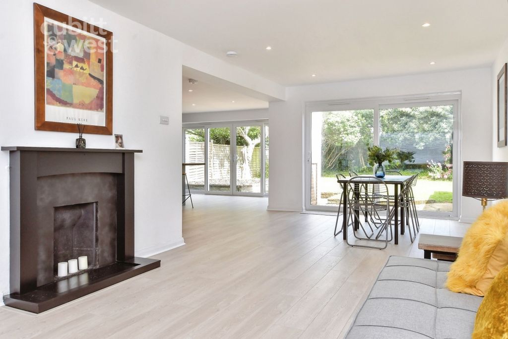 Property photo 2 of 25 Open-Plan Living