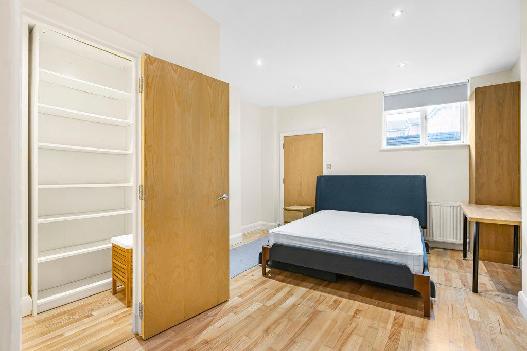 Property photo 3 of 17 Bedroom