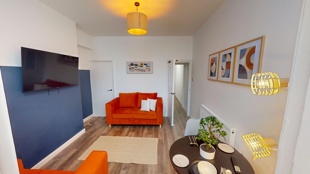 Property photo 1 of 14 Living Room