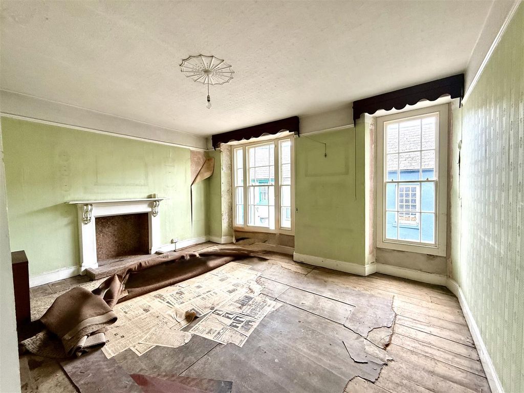 Property photo 3 of 24 Living Room