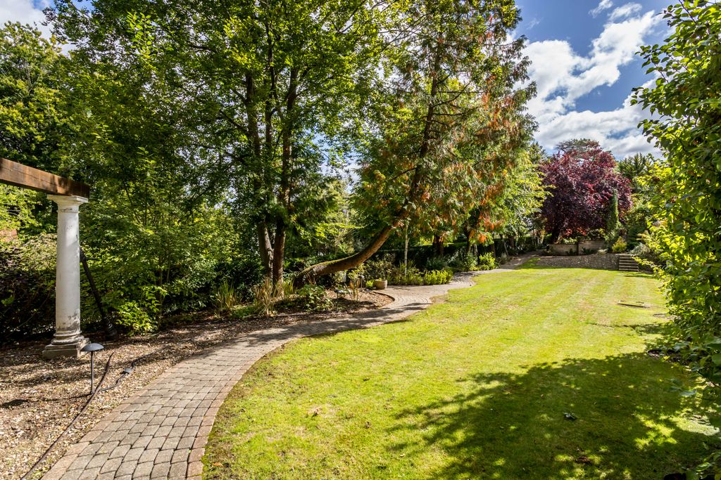 Property photo 3 of 32