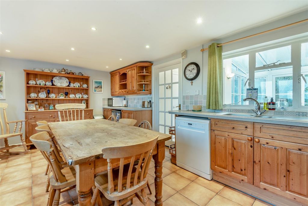 Property photo 3 of 46