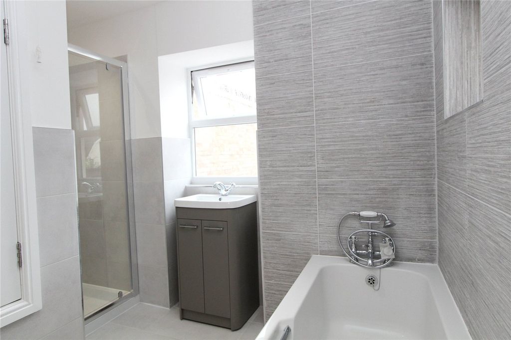 Additional image 6 of 2 bed flat for saleChapel Street, Petersfield, Hampshire GU32