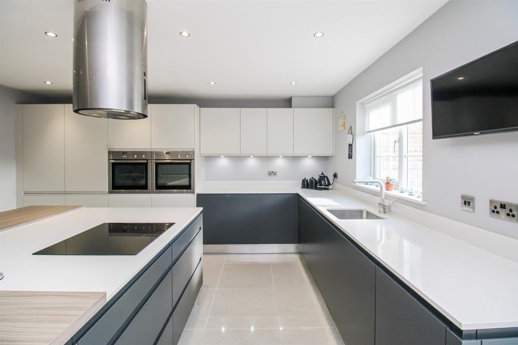 Property photo 3 of 22 Kitchen Diner