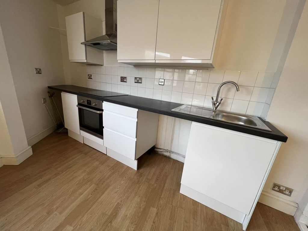 Property photo 2 of 8 Kitchen