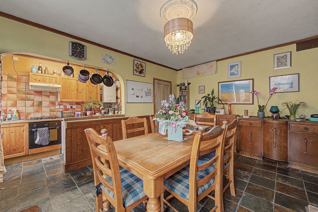 Property photo 3 of 33