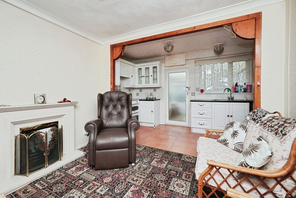 Property photo 2 of 17 Photo