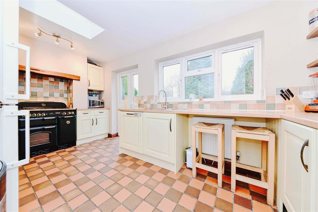 Property photo 3 of 27 Kitchen