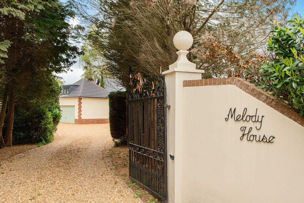 Property photo 2 of 34 4 4948056 F