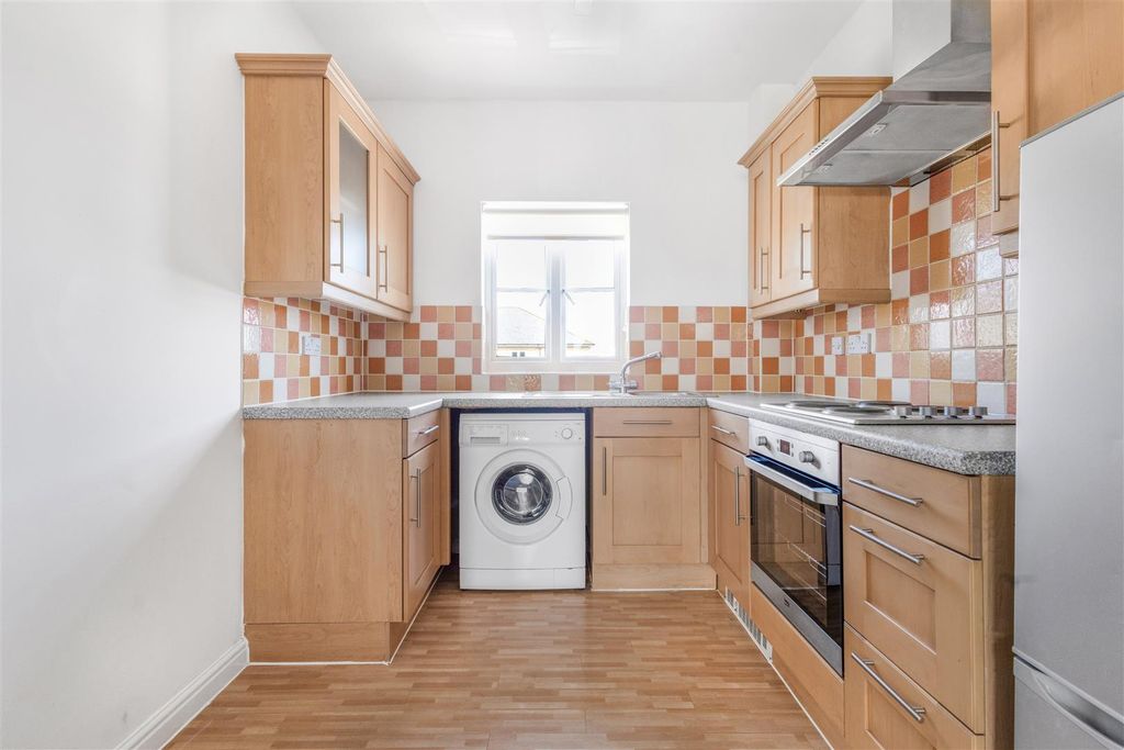 Property photo 2 of 9 Kitchen