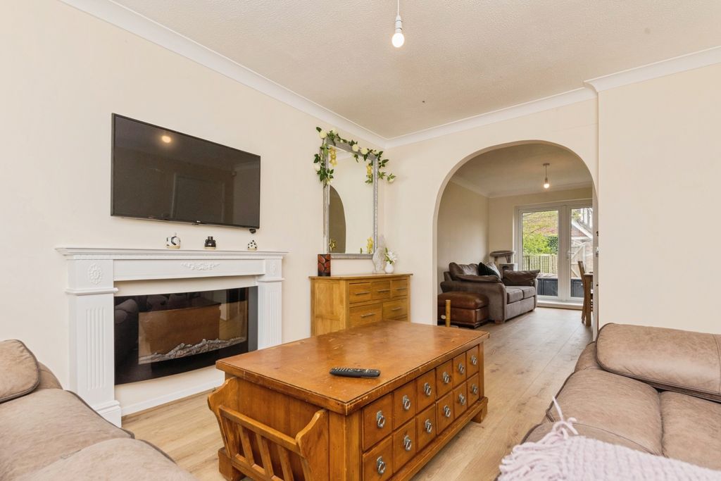 Property photo 3 of 17 Living Room