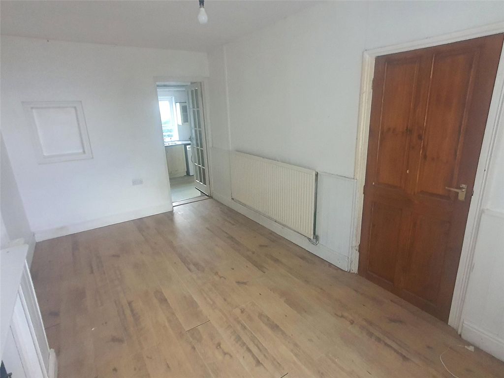 Property photo 2 of 19 Picture No. 02