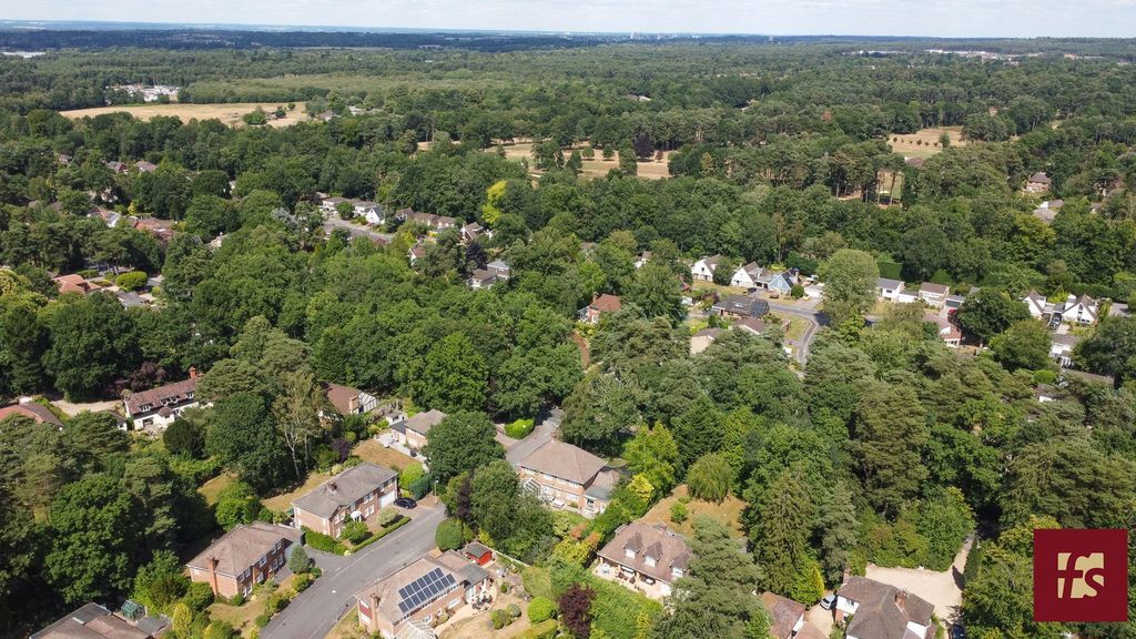 Additional image 44 of 5 bed detached house for saleTalisman Close, Crowthorne, Berkshire RG45