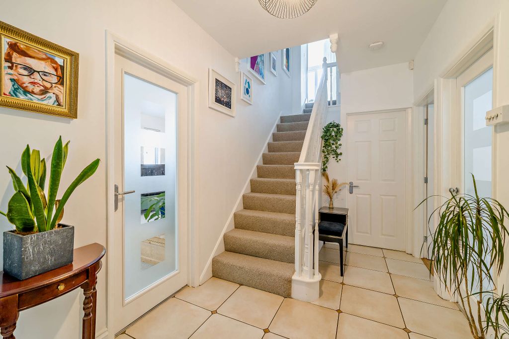 Property photo 3 of 36