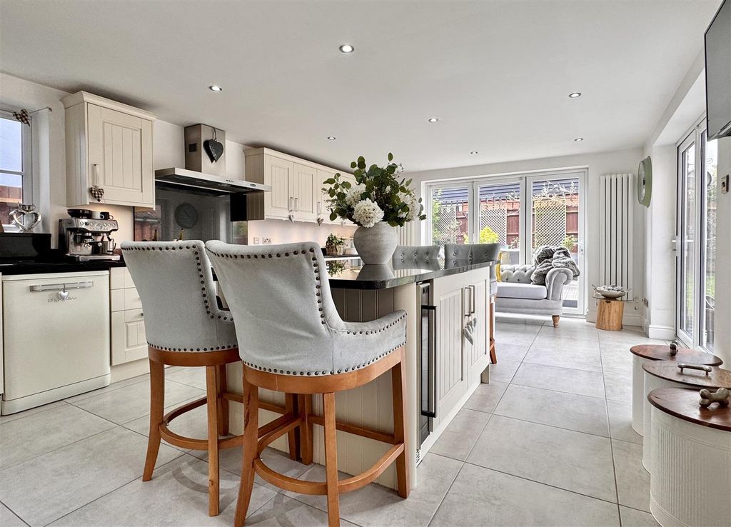 Property photo 2 of 37 Tempimageu7R20S.Jpg