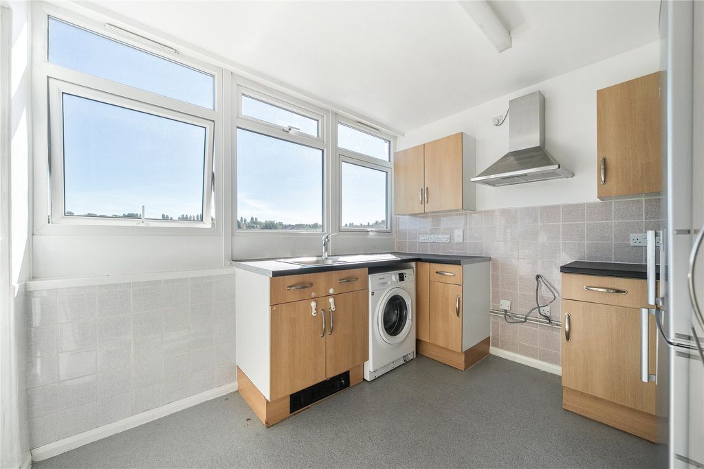 Property photo 3 of 16 Picture No. 11