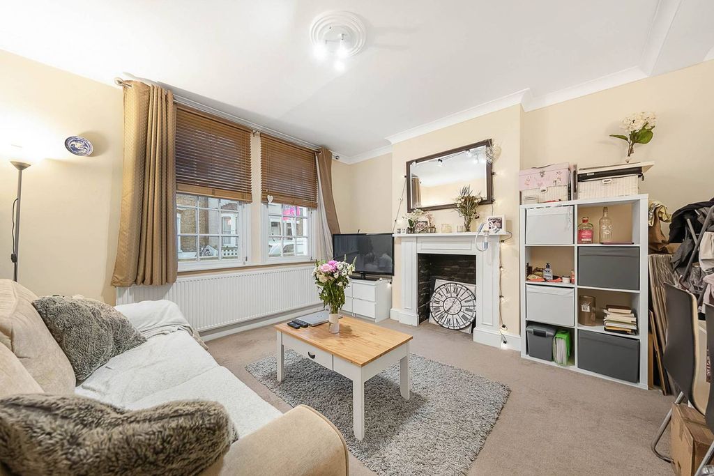 Property photo 1 of 8