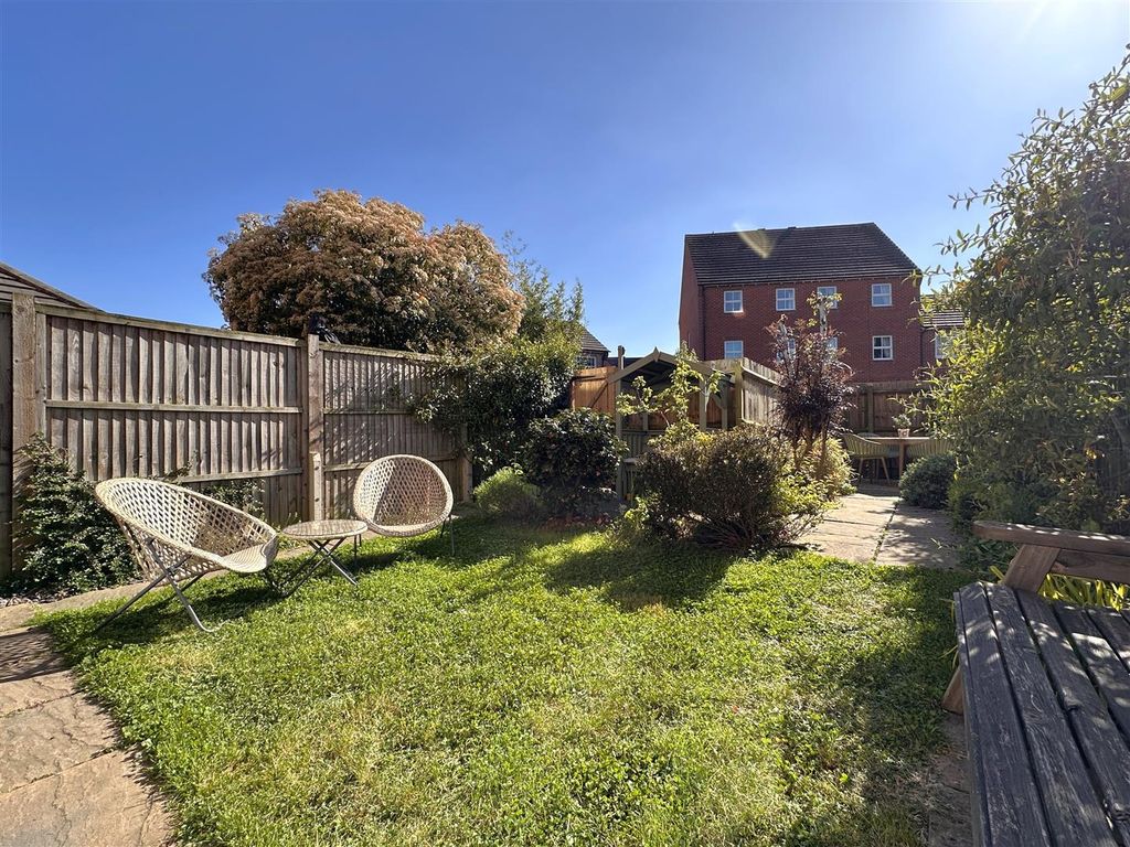 Property photo 3 of 26 Lovely Rear Garden 049