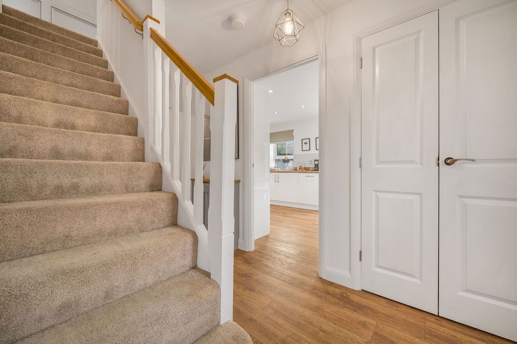 Property photo 2 of 27