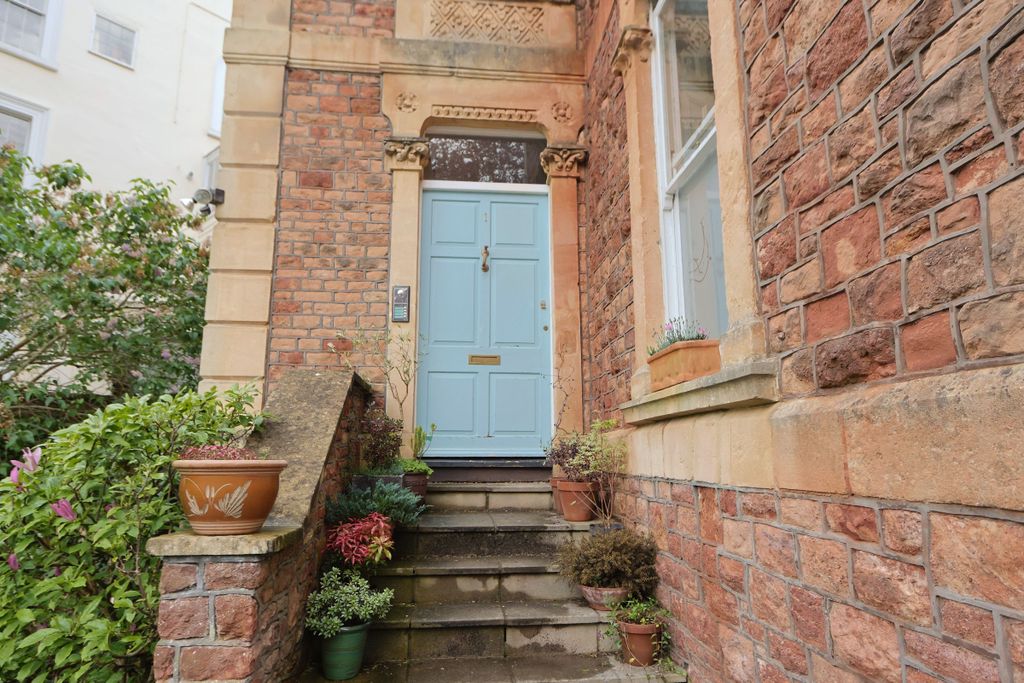 Property photo 2 of 29