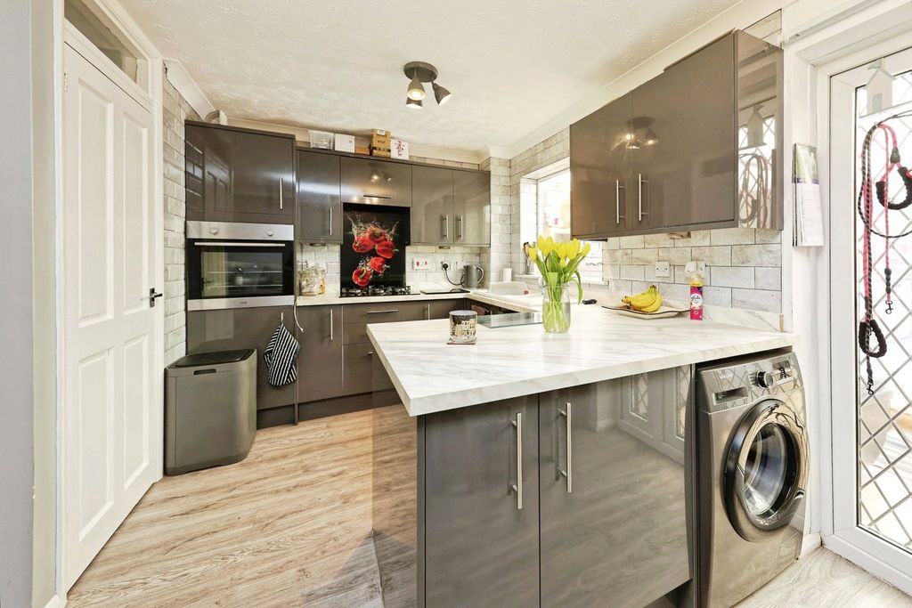 Property photo 2 of 17 Photo