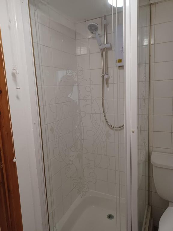 Property photo 2 of 9 Bathroom
