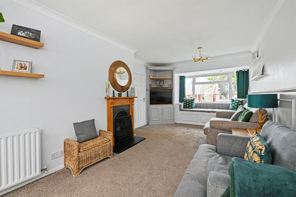 Property photo 2 of 28