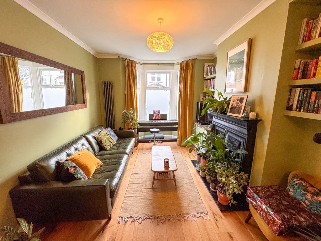 Property photo 2 of 23 4408103