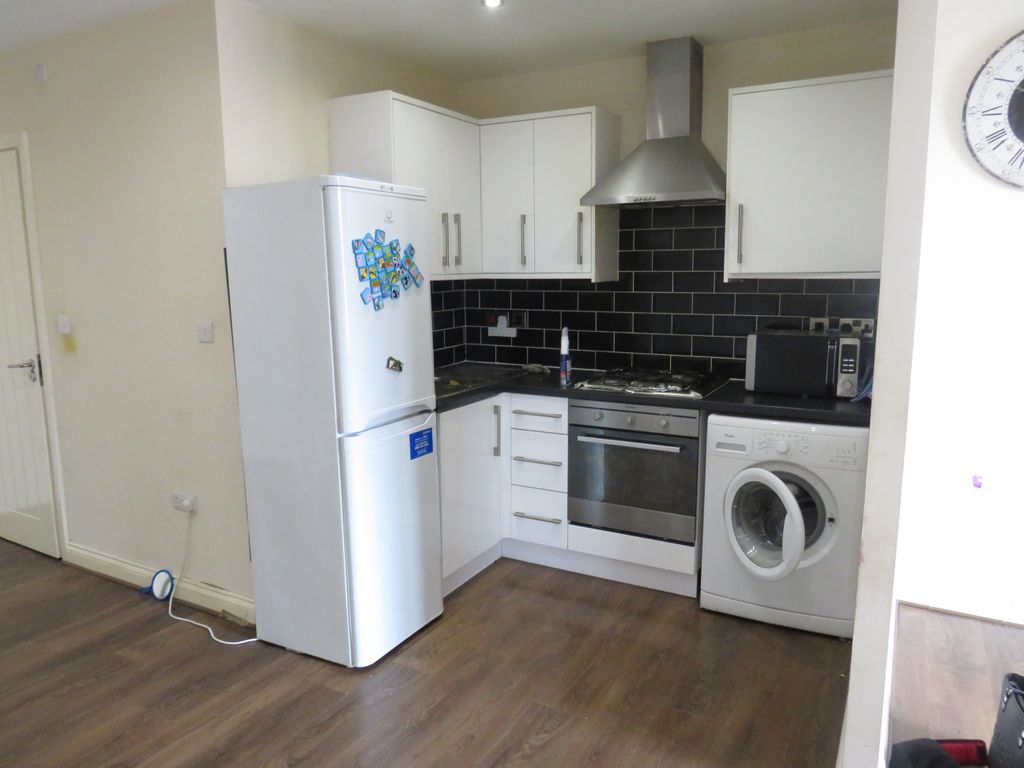 Property photo 2 of 5 Kitchen