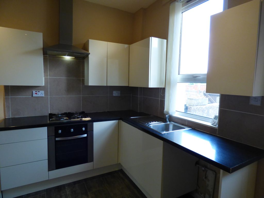 Property photo 3 of 12 Kitchen