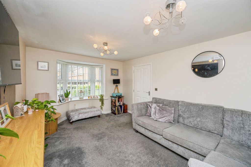 Property photo 3 of 27