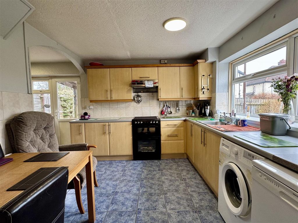 Property photo 3 of 18 Kitchen Breakfast Room