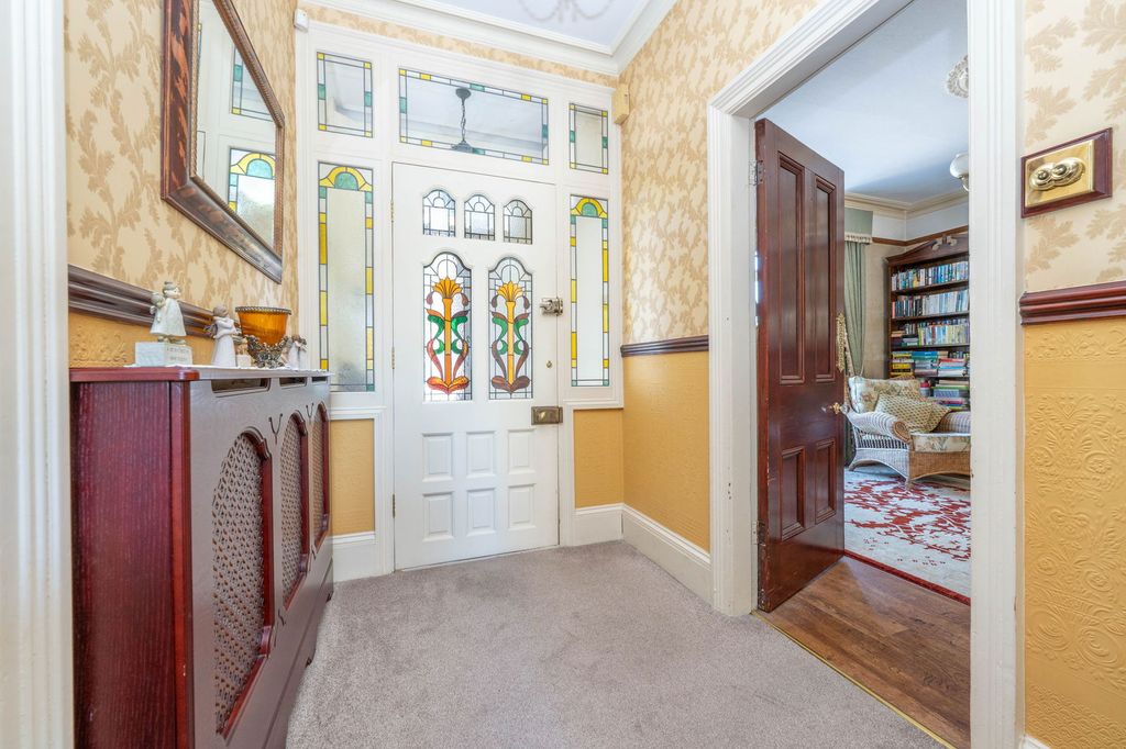 Property photo 3 of 29