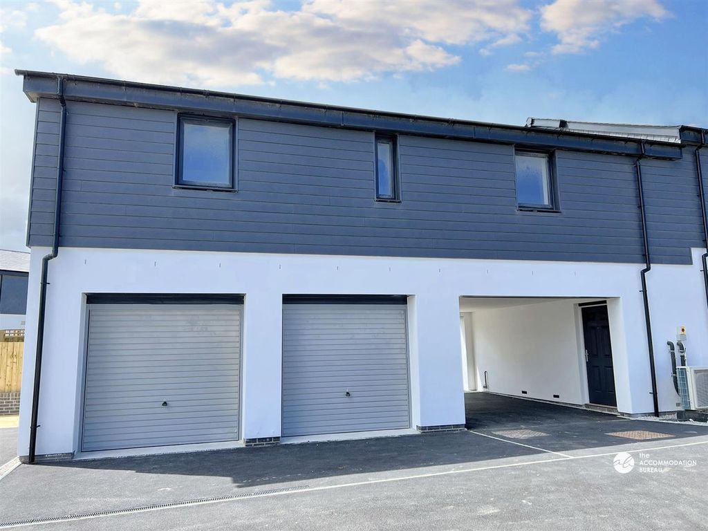 Property photo 1 of 13 Roadside Exterior