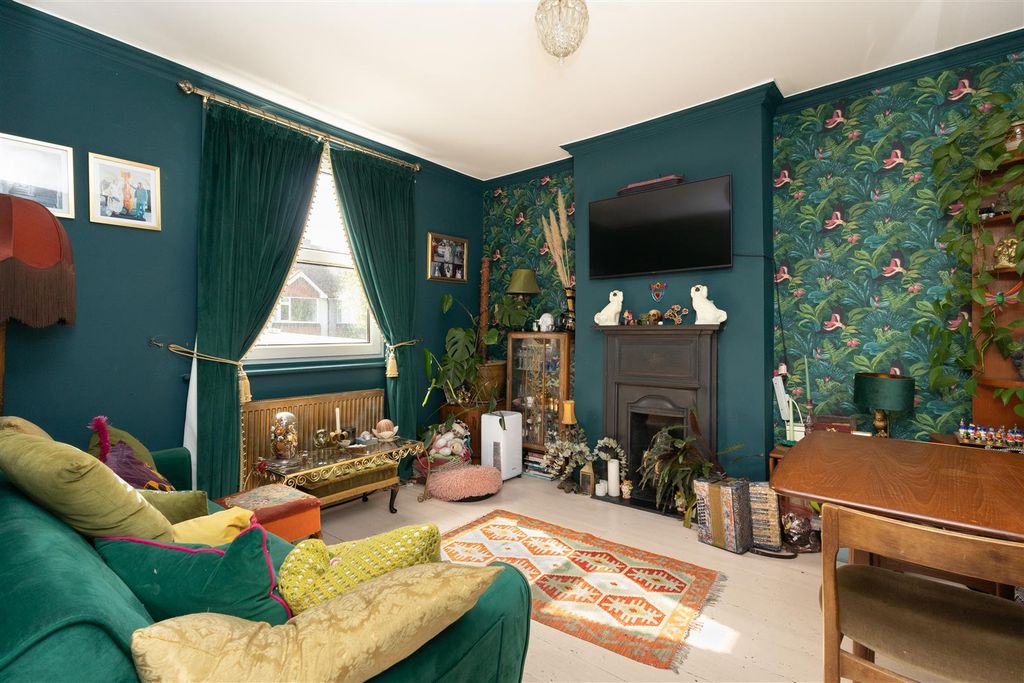 Property photo 1 of 21 Living Room
