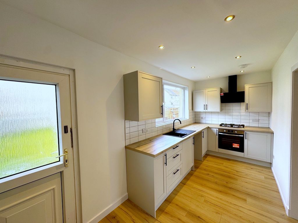 Property photo 3 of 7 Photo 7