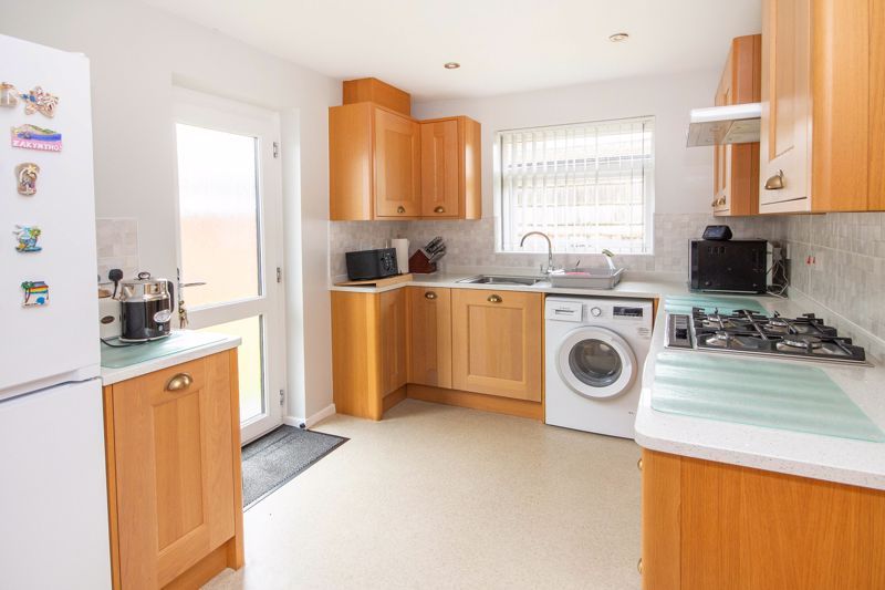 Property photo 2 of 10 Kitchen