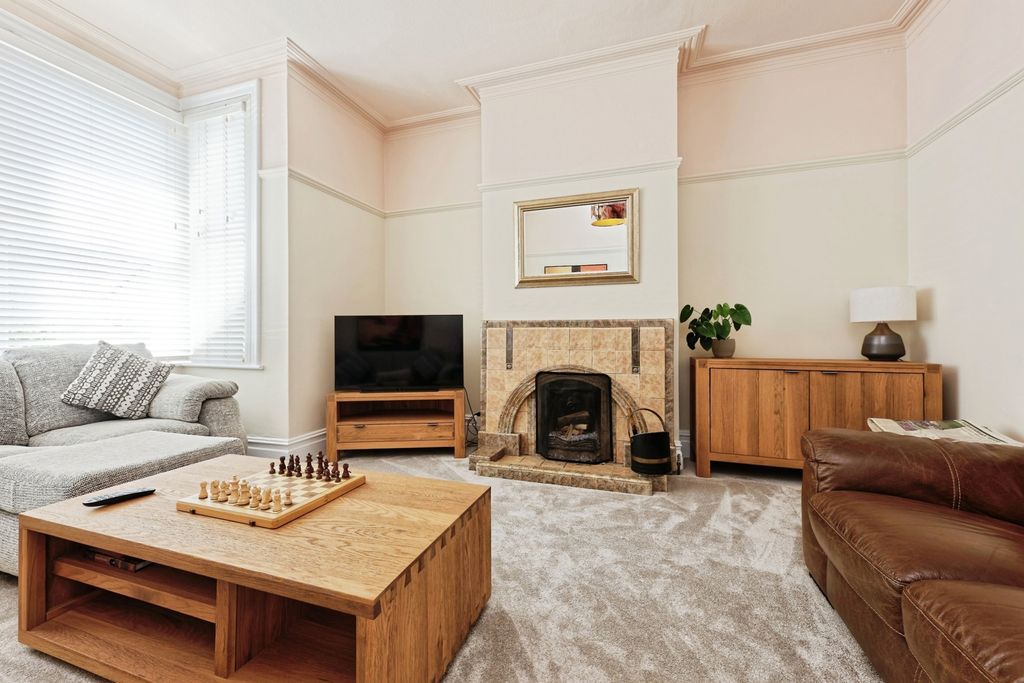 Property photo 3 of 24 Pbox-Img.Jpg