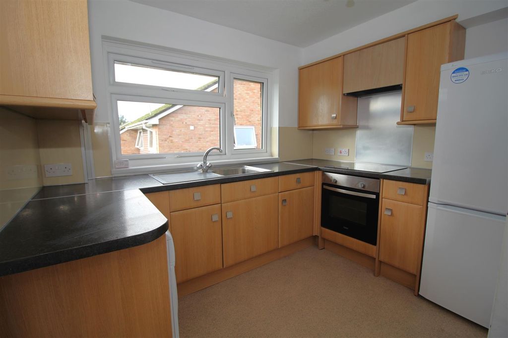 Property photo 2 of 9 Kitchen