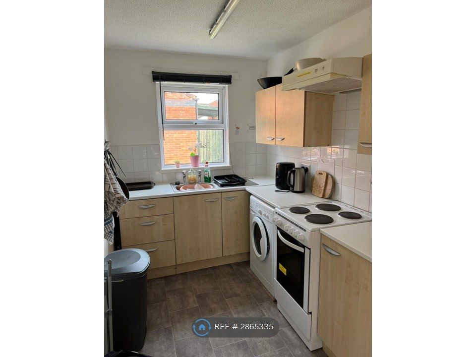 Property photo 3 of 6 Kitchen