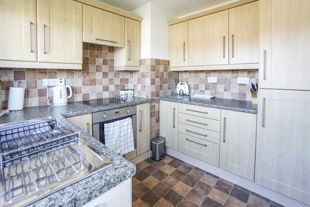 Property photo 2 of 18 Kitchen