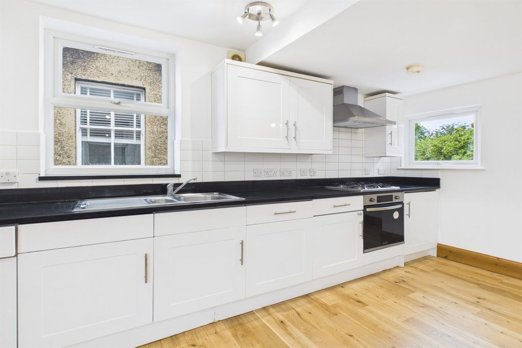 Property photo 3 of 11 Kitchen