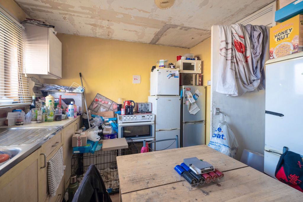 Additional image 8 of 2 bed flat for saleMaybole Road, Port Glasgow PA14