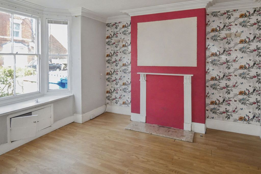 Property photo 3 of 18 12 Cambridge Street, Bridlington, East Riding, Yorkshire, Yo16 4Jz